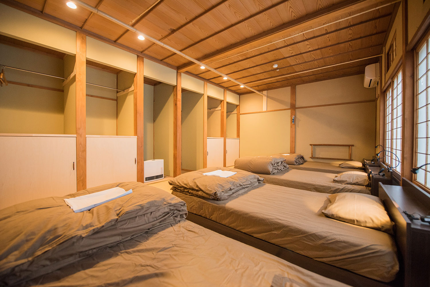 Female 4share single bed room